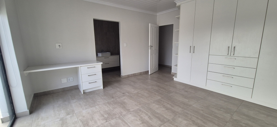 5 Bedroom Property for Sale in Myburgh Park Western Cape